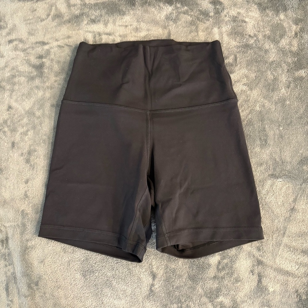 Women’s Lululemon Align Black High-Waisted biker tights/Shorts size 4